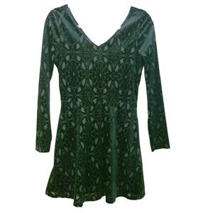 One Clothing Green Velvet Geometric LongSleeve Skater Dress Medium Holiday Twirl